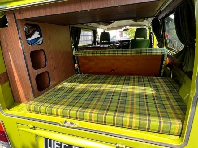 LHD T2 Westfalia (1976) in Taiga green